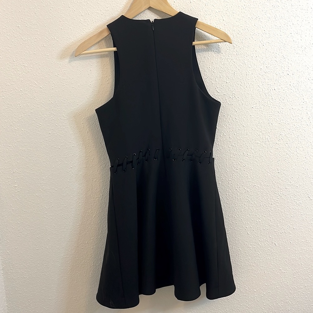 Elizabeth and James 'Carter' Black Lace-Up Waist Jersey Flare Dress Womens Sz 6 - Picture 5 of 7